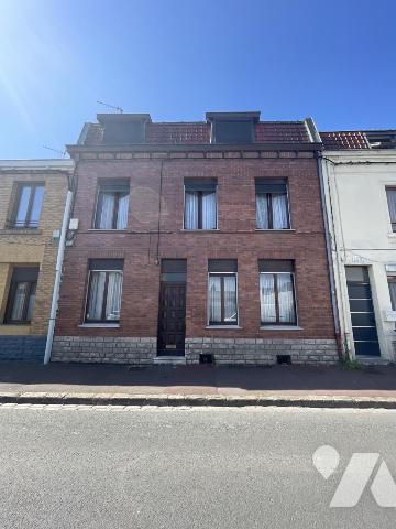 LILLE – Maison de 164 m² | 4 chambres + bureau | Cour intérieure | Fort potentiel