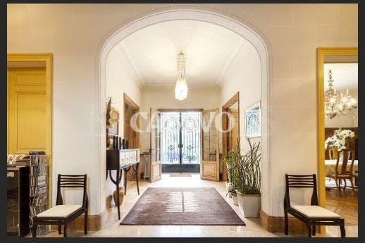 Vente Maison 15 pièces de 650m² - 94120 Fontenay-sous-Bois