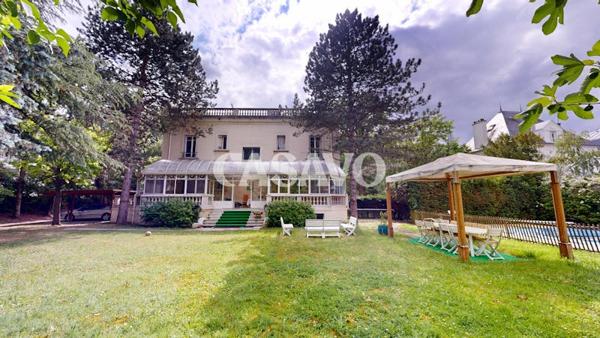 Vente Maison 15 pièces de 650m² - 94120 Fontenay-sous-Bois