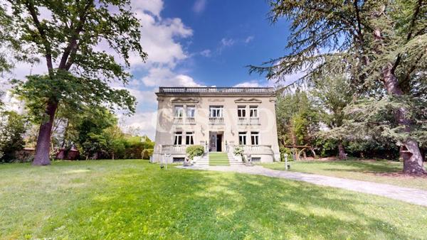 Vente Maison 15 pièces de 650m² - 94120 Fontenay-sous-Bois