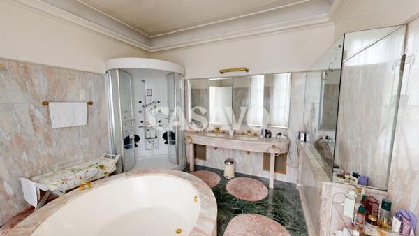 Vente Maison 15 pièces de 650m² - 94120 Fontenay-sous-Bois