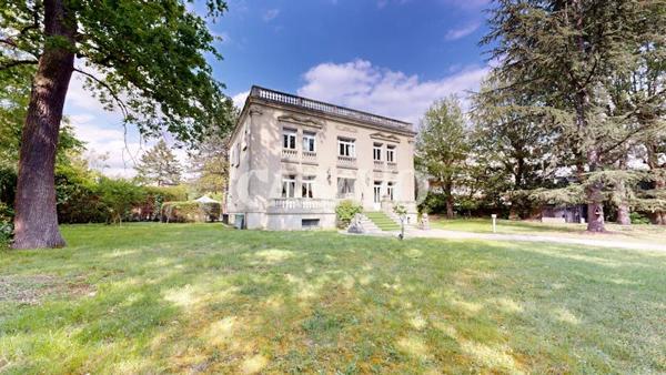Vente Maison 15 pièces de 650m² - 94120 Fontenay-sous-Bois