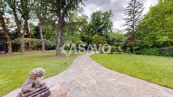 Vente Maison 15 pièces de 650m² - 94120 Fontenay-sous-Bois