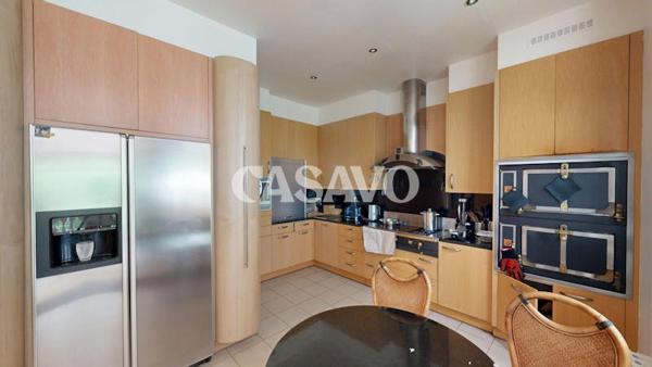Vente Maison 15 pièces de 650m² - 94120 Fontenay-sous-Bois