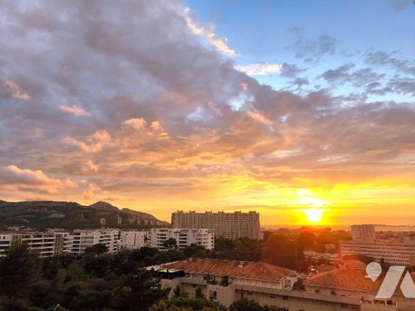 Appartement T4 Valmante haut traversant de 83 m² loi carrez et 95 m² de surface habitable, vue mer