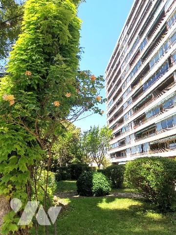 Appartement T4 Valmante haut traversant de 83 m² loi carrez et 95 m² de surface habitable, vue mer
