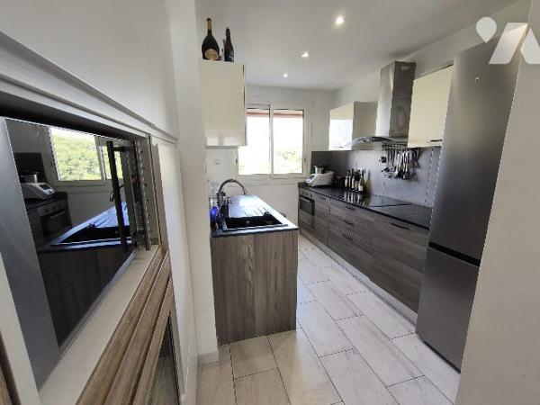 Appartement T4 Valmante haut traversant de 83 m² loi carrez et 95 m² de surface habitable, vue mer