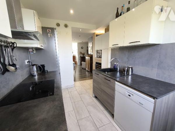 Appartement T4 Valmante haut traversant de 83 m² loi carrez et 95 m² de surface habitable, vue mer