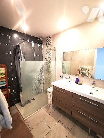 Appartement T4 Valmante haut traversant de 83 m² loi carrez et 95 m² de surface habitable, vue mer