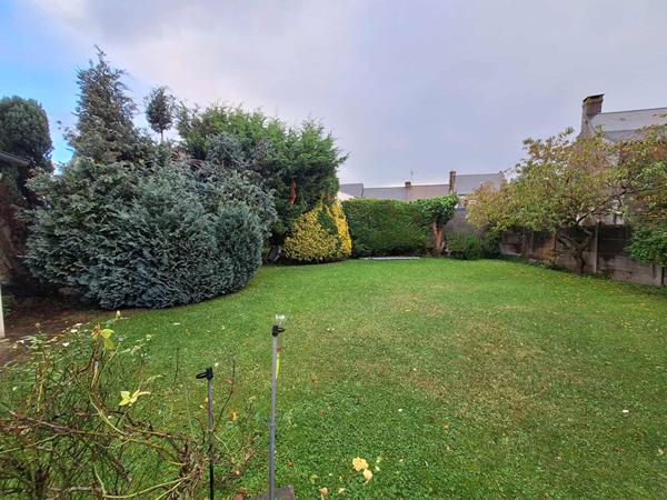 RUE maison en centre ville + local commercial