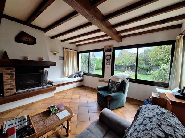 RUE maison en centre ville + local commercial