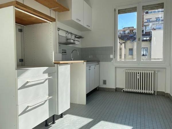 APPARTEMENT T3 A LOUER - LYON 6EME ARRONDISSEMENT l'Helvetie 90.25 m 2 1 730 € charges comprises par mois