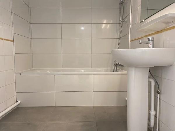 APPARTEMENT T3 A LOUER - LYON 6EME ARRONDISSEMENT l'Helvetie 90.25 m 2 1 730 € charges comprises par mois