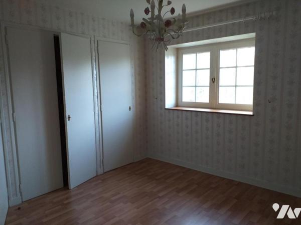 PLESCOP en campagne belle maison traditionnelle Néo Bretonne sur un terrain de 2560m²