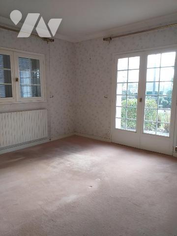 PLESCOP en campagne belle maison traditionnelle Néo Bretonne sur un terrain de 2560m²