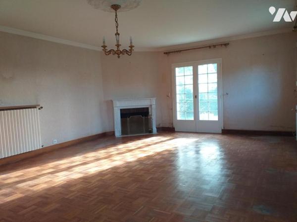 PLESCOP en campagne belle maison traditionnelle Néo Bretonne sur un terrain de 2560m²