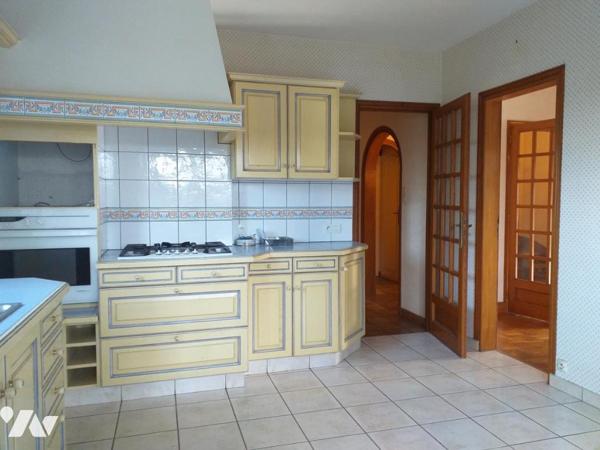 PLESCOP en campagne belle maison traditionnelle Néo Bretonne sur un terrain de 2560m²