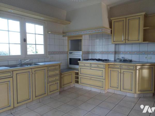 PLESCOP en campagne belle maison traditionnelle Néo Bretonne sur un terrain de 2560m²