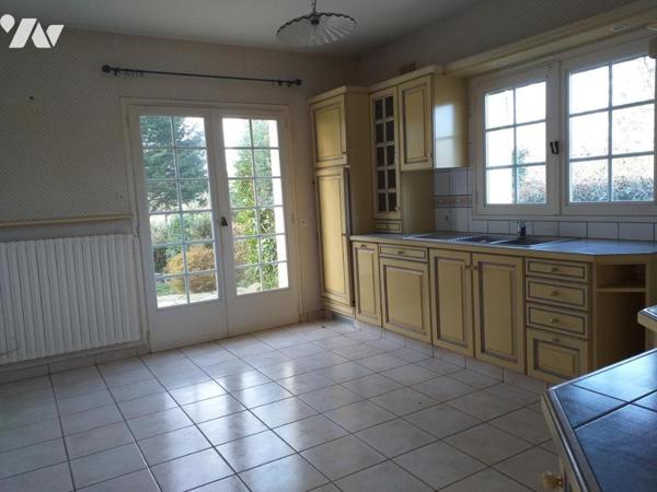 PLESCOP en campagne belle maison traditionnelle Néo Bretonne sur un terrain de 2560m²