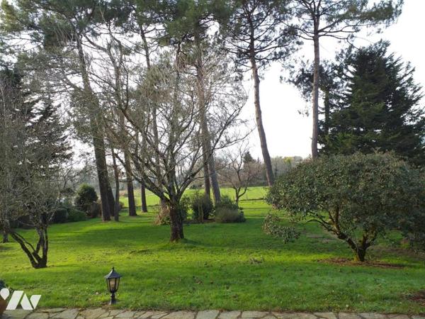 PLESCOP en campagne belle maison traditionnelle Néo Bretonne sur un terrain de 2560m²