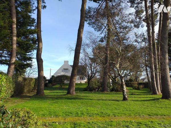 PLESCOP en campagne belle maison traditionnelle Néo Bretonne sur un terrain de 2560m²