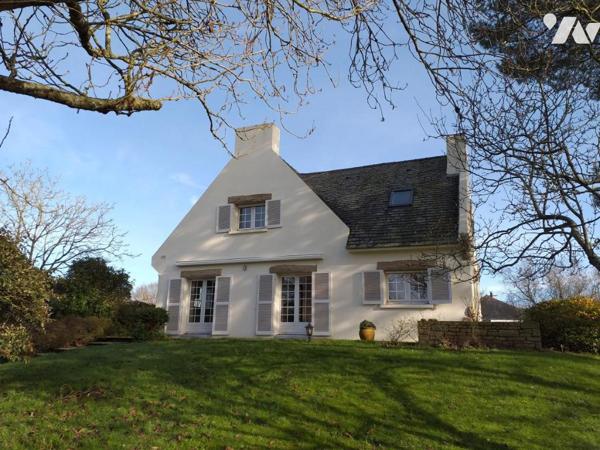 PLESCOP en campagne belle maison traditionnelle Néo Bretonne sur un terrain de 2560m²