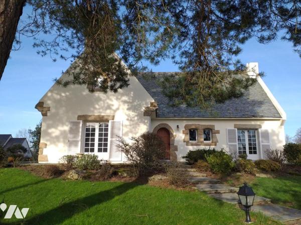 PLESCOP en campagne belle maison traditionnelle Néo Bretonne sur un terrain de 2560m²