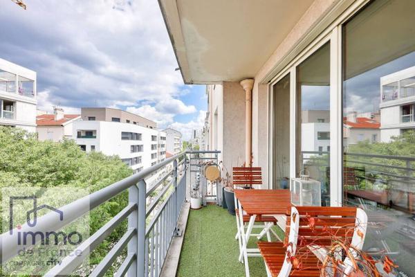 Villeurbanne République, Grand T2 avec balcon et parking