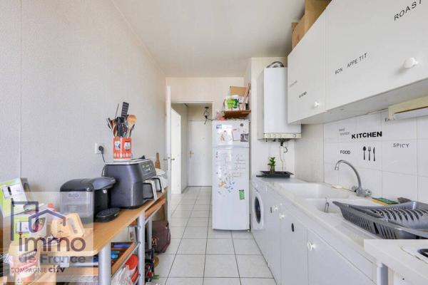 Villeurbanne République, Grand T2 avec balcon et parking