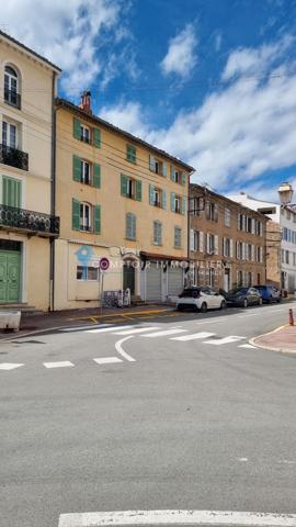 Appartement
                                                                                                                                                                                                                                                                                                                        4 pièce(s)                                                                                                                                                                                                          2 chambre(s)                                                                                                                                                                                                          60  m²