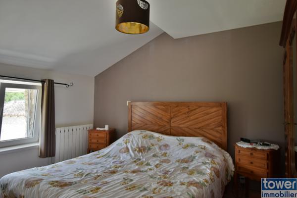 Eymet en Dordogne, ensemble de 2 maisons en pierre rénovées de 278m2 avec piscine.