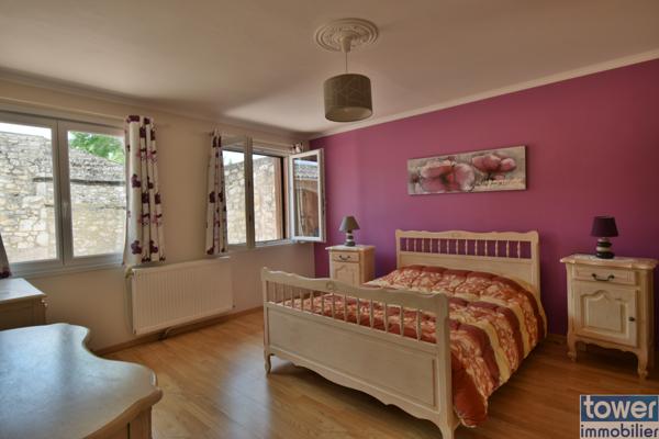 Eymet en Dordogne, ensemble de 2 maisons en pierre rénovées de 278m2 avec piscine.