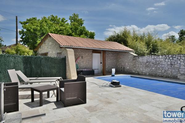 Eymet en Dordogne, ensemble de 2 maisons en pierre rénovées de 278m2 avec piscine.