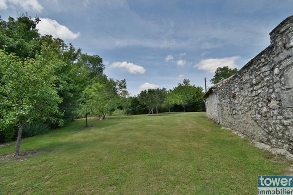 Eymet en Dordogne, ensemble de 2 maisons en pierre rénovées de 278m2 avec piscine.