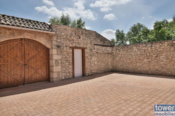 Eymet en Dordogne, ensemble de 2 maisons en pierre rénovées de 278m2 avec piscine.