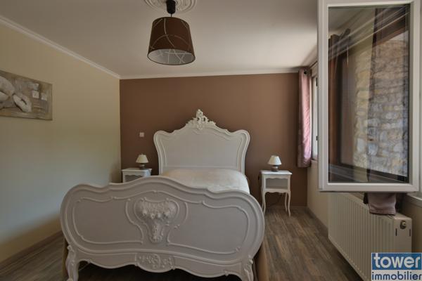 Eymet en Dordogne, ensemble de 2 maisons en pierre rénovées de 278m2 avec piscine.