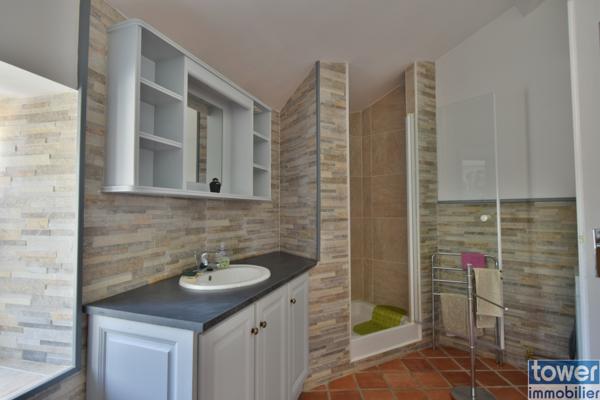 Eymet en Dordogne, ensemble de 2 maisons en pierre rénovées de 278m2 avec piscine.