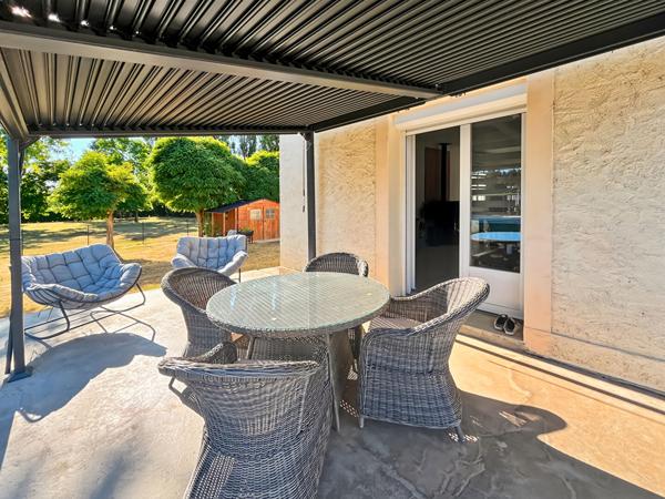 Jolie Maison de plain pied avec piscine proche centre Prayssac