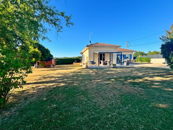 Jolie Maison de plain pied avec piscine proche centre Prayssac