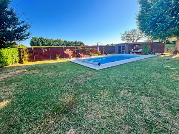 Jolie Maison de plain pied avec piscine proche centre Prayssac