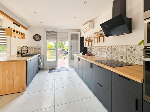 Jolie Maison de plain pied avec piscine proche centre Prayssac