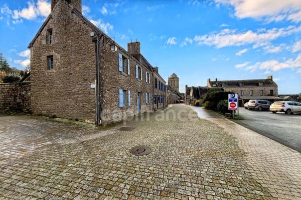A Vendre - Murs Commerciaux à LOCRONAN, cité de caractère très touristique