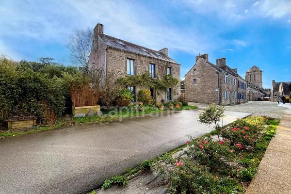 A Vendre - Murs Commerciaux à LOCRONAN, cité de caractère très touristique
