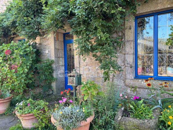 A Vendre - Murs Commerciaux à LOCRONAN, cité de caractère très touristique