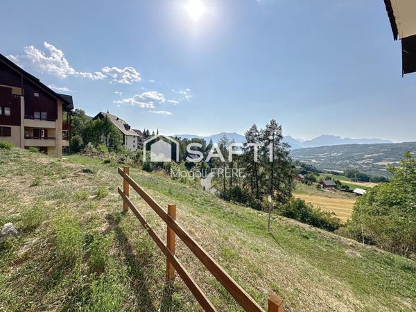 A 300 mètres, des pistes et des commerces