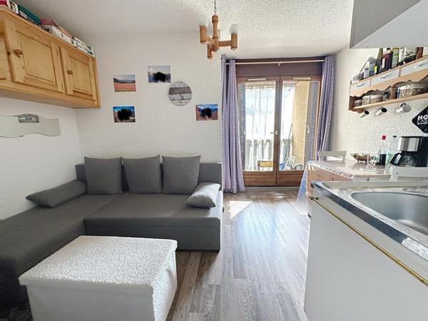 A 300 mètres, des pistes et des commerces