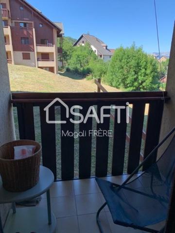 A 300 mètres, des pistes et des commerces