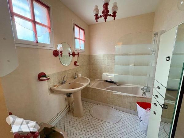 Exclusivité - PACE - Dans un environnement prisé, centre-bourg, à proximité immédiate des comme...