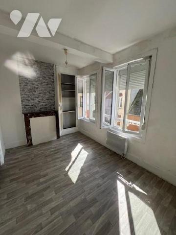 hesdin, Maison d'habitation - Maison à rafraichir dans le centre ville de la ville de HESDIN se...