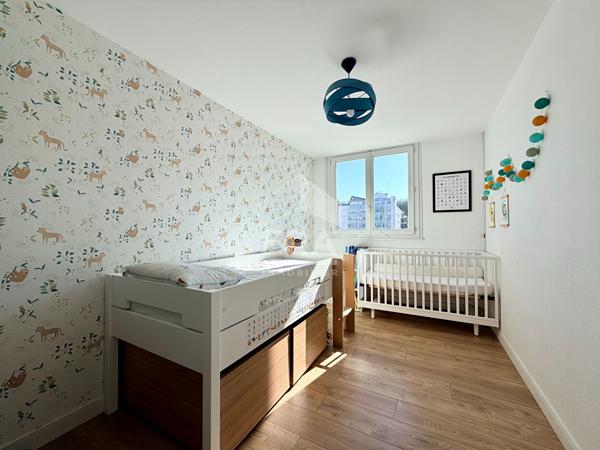 Sèvres - 3 pièces en semi-dernier étage, séjour 37 m², box - Immeuble isolé par l'extérieur